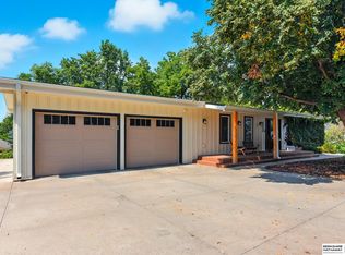 3040 Paddock Rd, Omaha, NE 68124