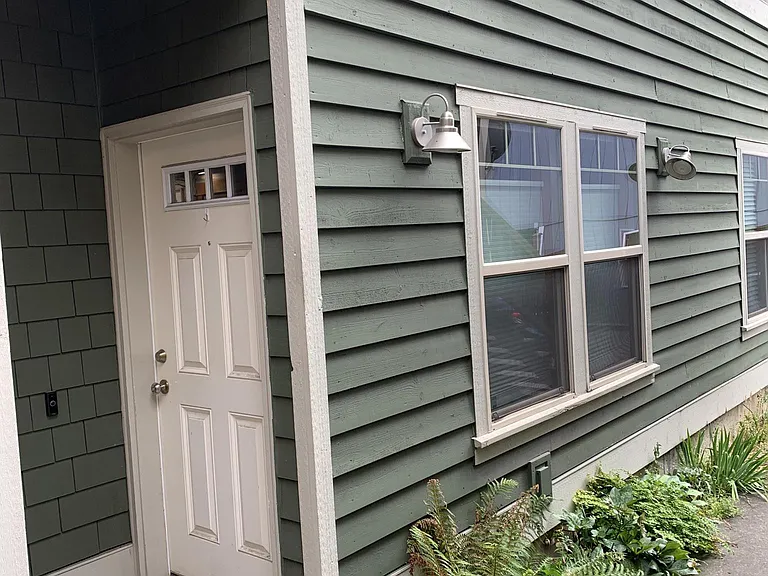 2822 B Sw Adams St #B — Photo 1