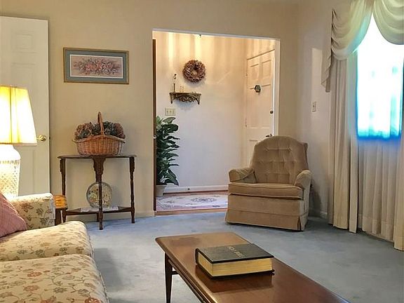 4th image of 3375 Newton Dr