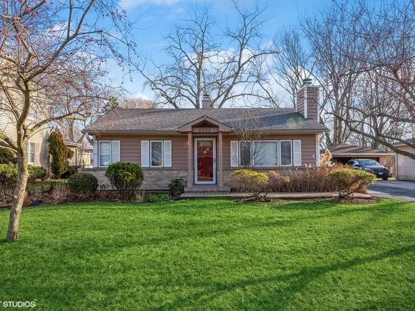 2202 Flicker Ln, Rolling Meadows, IL 60008