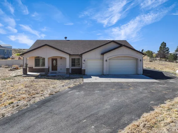 957 Blue Jay Dr, Spring Creek, NV 89815