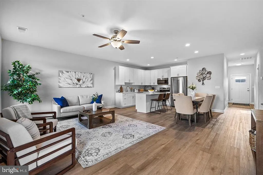 3 bed, 1493 sqft, $2,200 — Photo 4