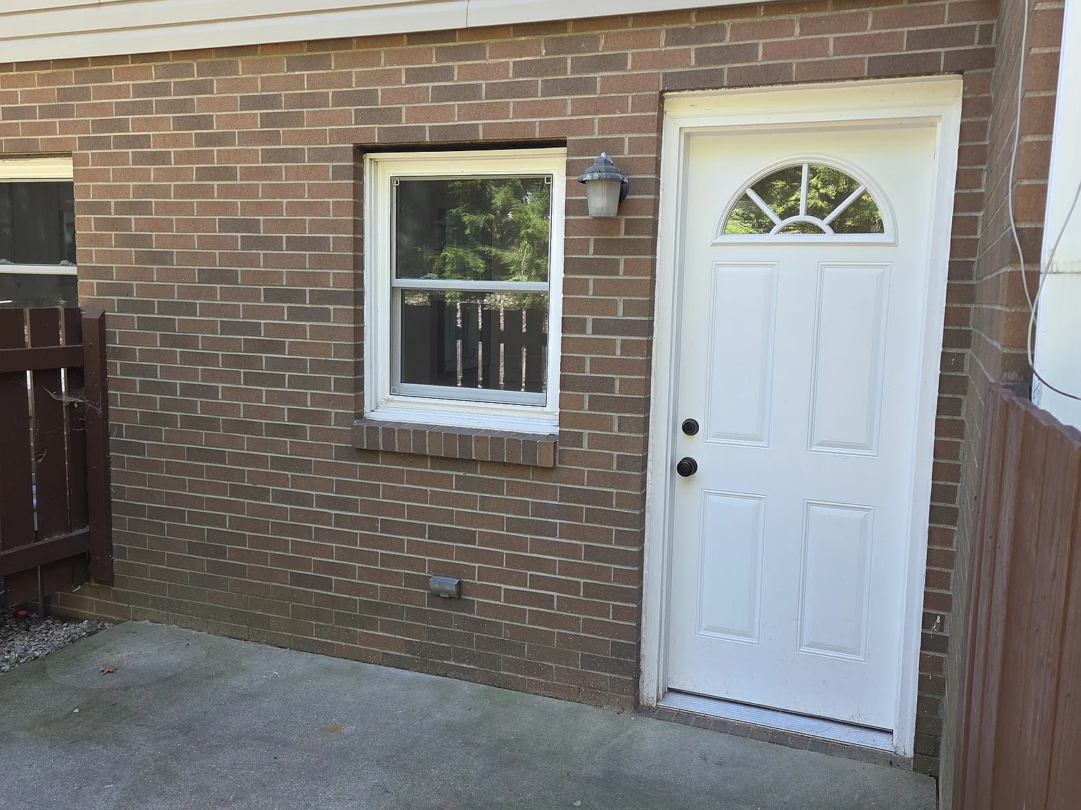 2 bed, 1.5 bath, 1000 sqft, $1,195 — Photo 2