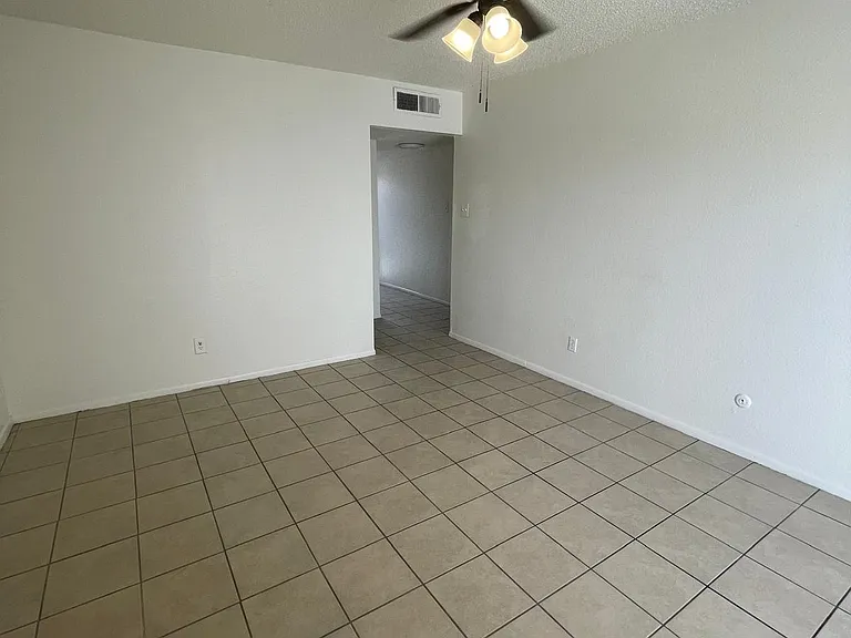517 Palomas Dr SE #A — Photo 8