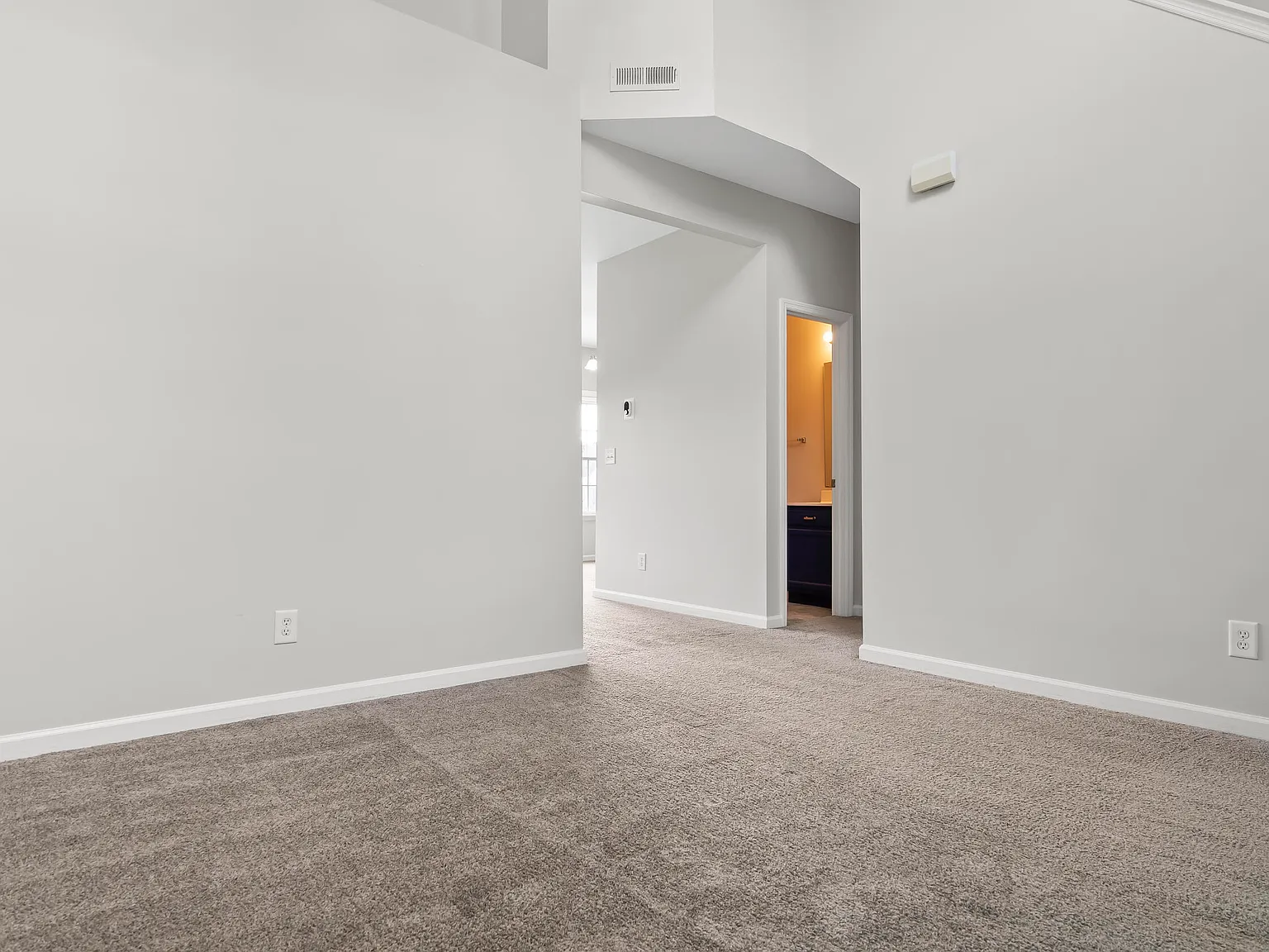 4 bed, 2.5 bath, 2001 sqft, $1,850 — Photo 4