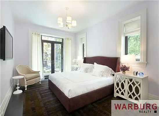 Sold by Warburg | media 10