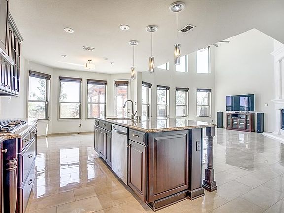 5th image of 1126 Uplands Dr