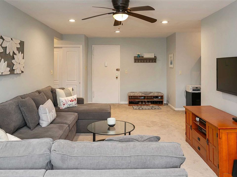 1st image of 4 Birchwood Ct APT 4N