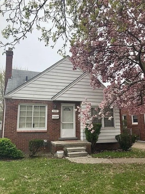 23052 David Ave W photo 1