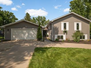 8350 Amsden Ridge Dr, Bloomington, MN 55438