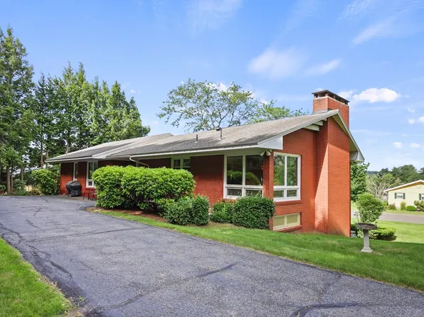 144 Kittredge Rd, Pittsfield, MA 01201