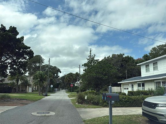 4th image of 213 B St