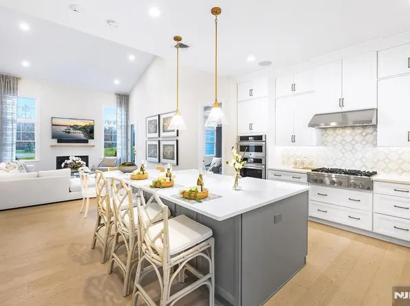 3 Woodmont Circle Riv, Vale, NJ 07675