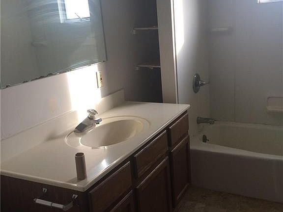 5th image of 312 Wallace St