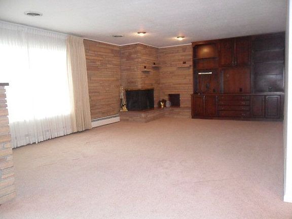 4th image of 980 Hopkins Ave