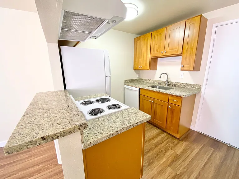 Summit Apartments — Photo 6