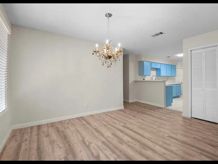 2311 Lexington Woods Dr — Photo 20