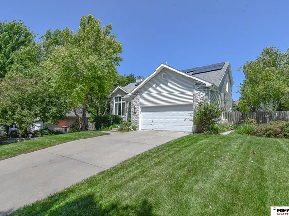 7432 Grand Oaks Dr, Lincoln, NE 68516