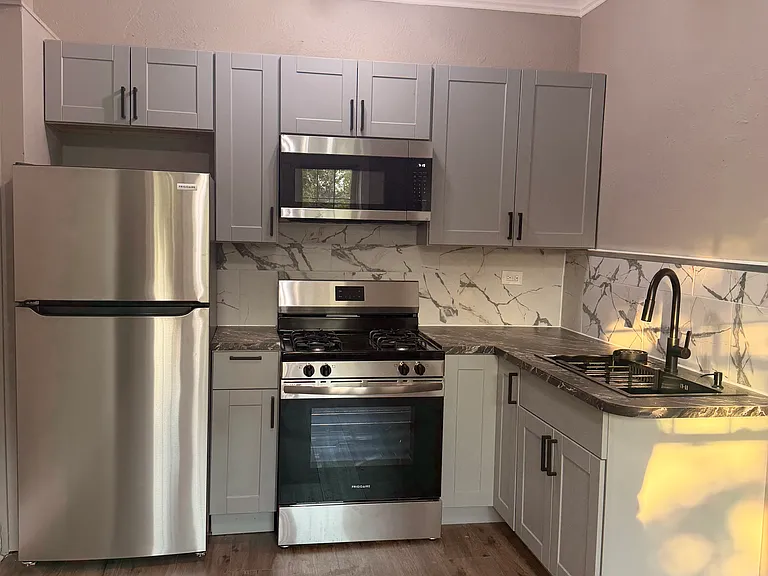 212 S 5th Ave #B7 — Photo 2