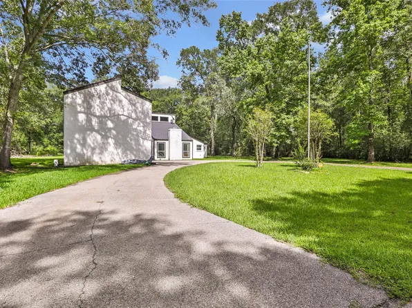 854 Fairway Dr, New Caney, TX 77357