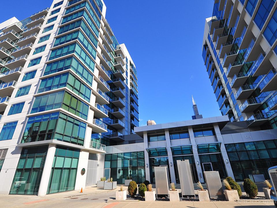 The Emerald - the best building in the West Loop!