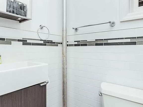5th image of 162 Sumpter St APT 3L