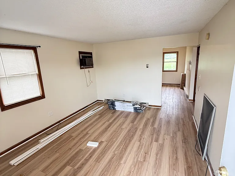 Spacious living room