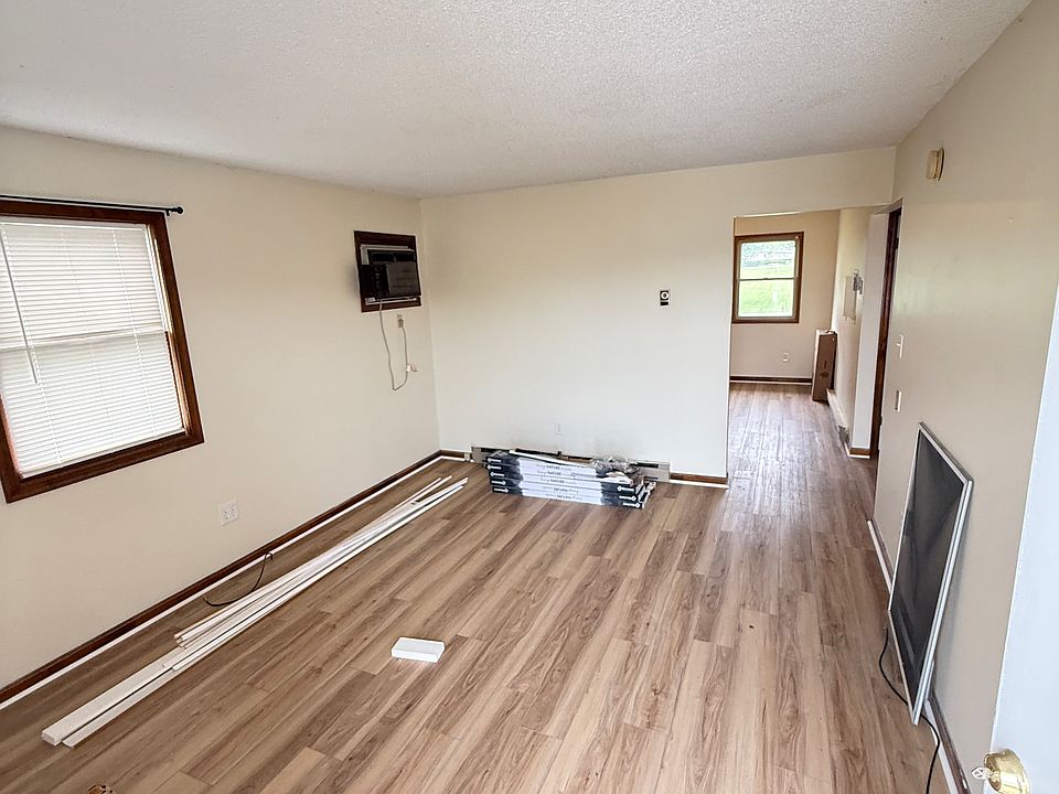 Spacious living room