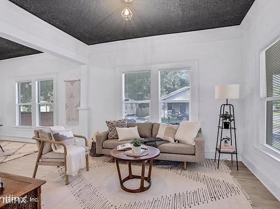 5th image of 3058R Phyllis St