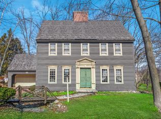 420 E Apple Tree Rd, Fox Pt, WI 53217