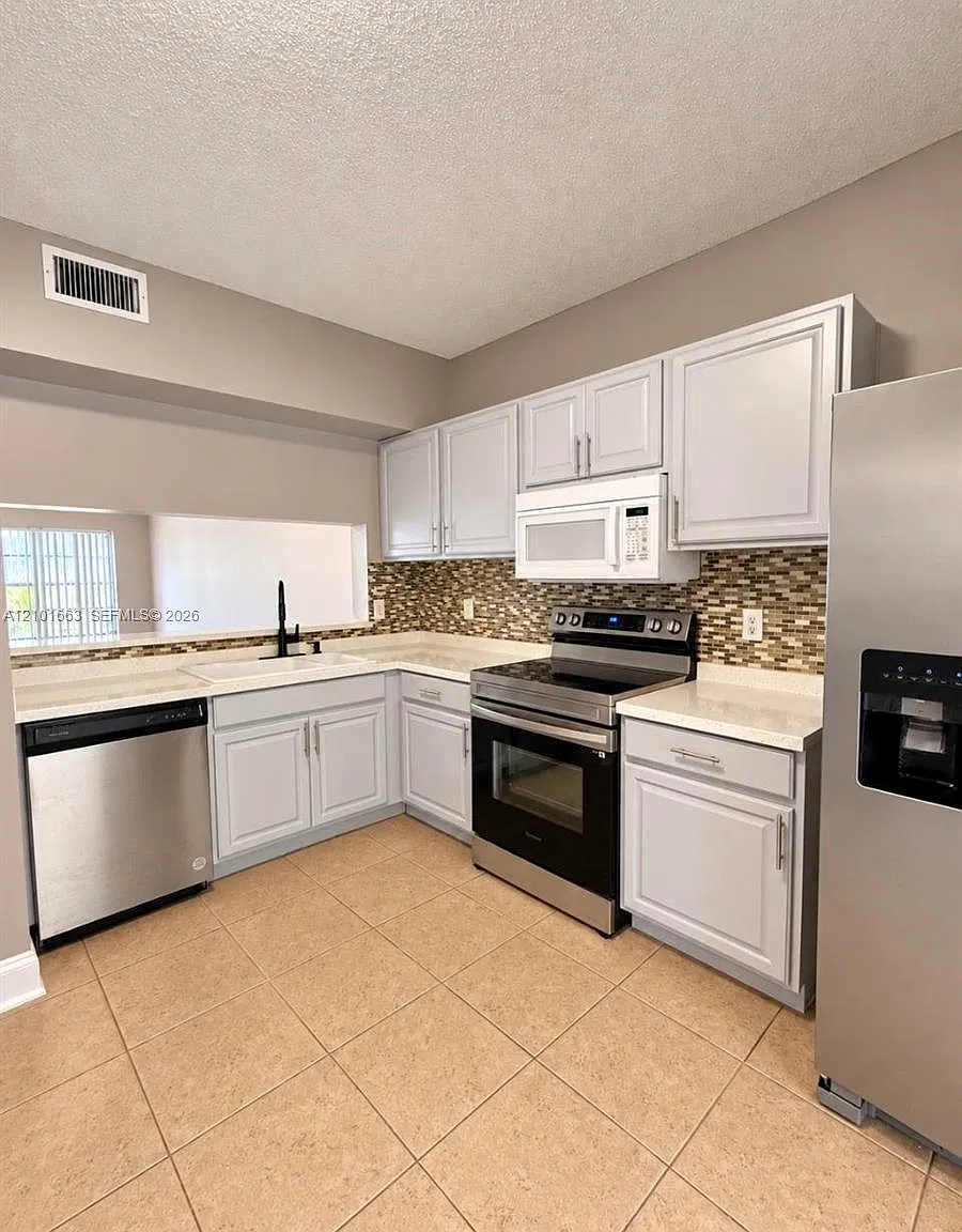 Banyan Oakridge Commercia — Photo 4