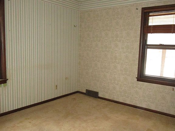 3rd image of 1057 N Derby Ave