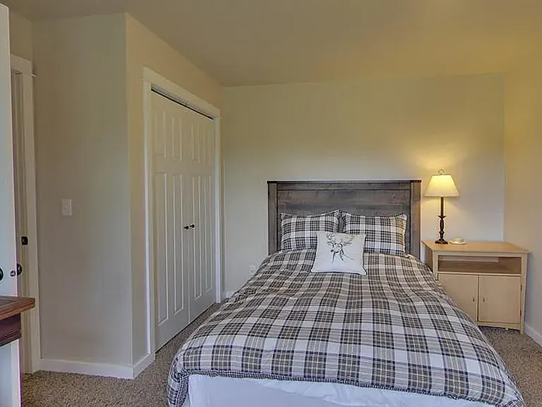 972 Yellowstone Ave — Photo 2