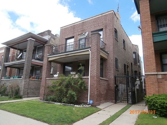 3rd image of 2432 W Foster Ave