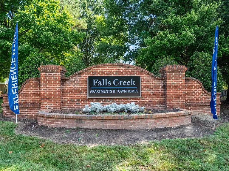 Falls Creek Apartments and Townhomes — Photo 24