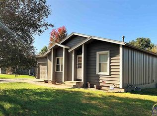 3901 SW Cambridge Ter, Topeka, KS 66610