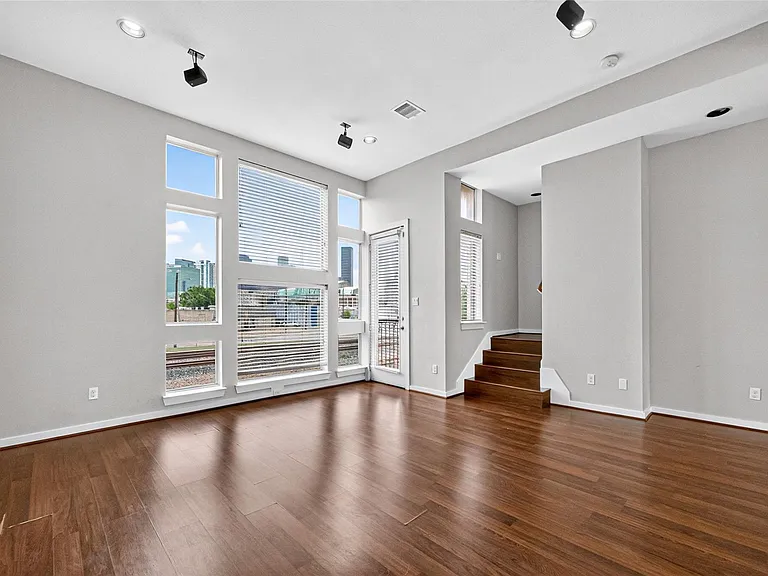 2352 Sperber Ln — Photo 8
