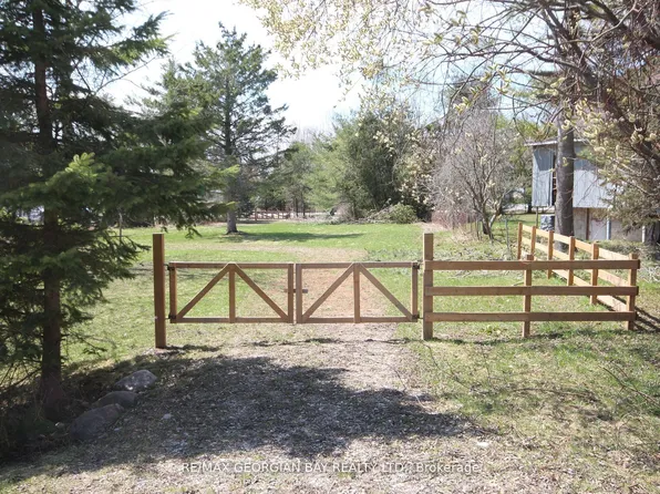 5766 Penetanguishene Rd, Springwater, ON L0L 1P0