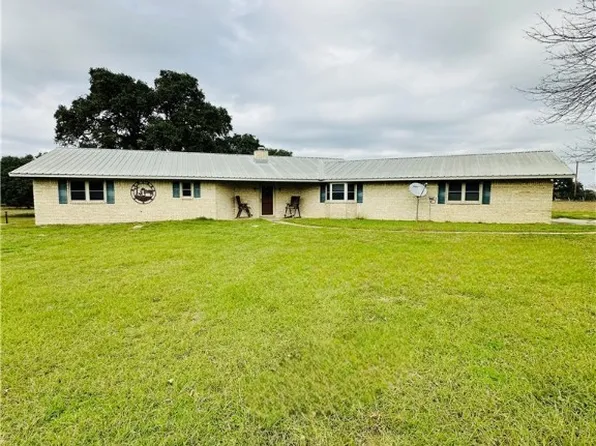 1012 County Road 157, Hallettsville, TX 77964