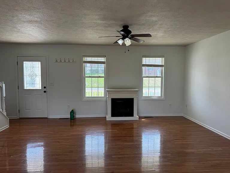 79 Thoroughbred Cir — Photo 5