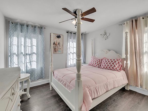 5th image of 802 Carrie Ave