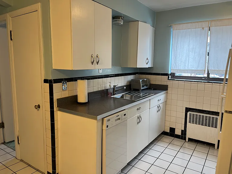 464 Grand Ave #1 — Photo 5