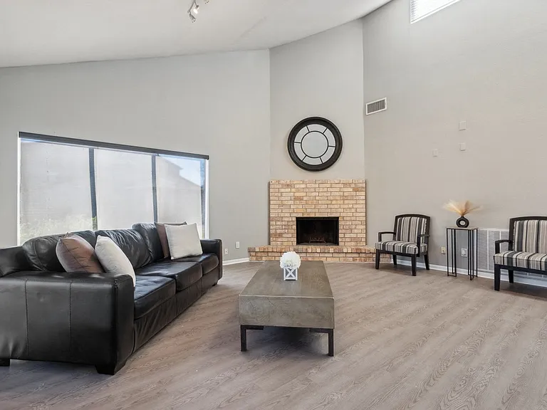 Leasing Center
