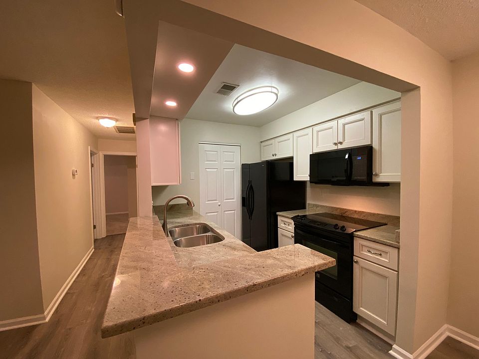 1st image of 705 New River Ct APT D