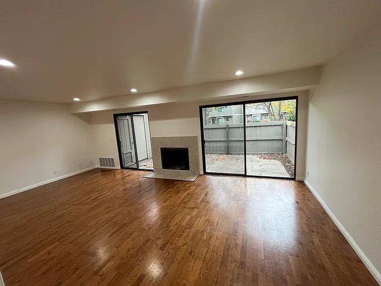 435 Alberto Way #4 — Photo 10