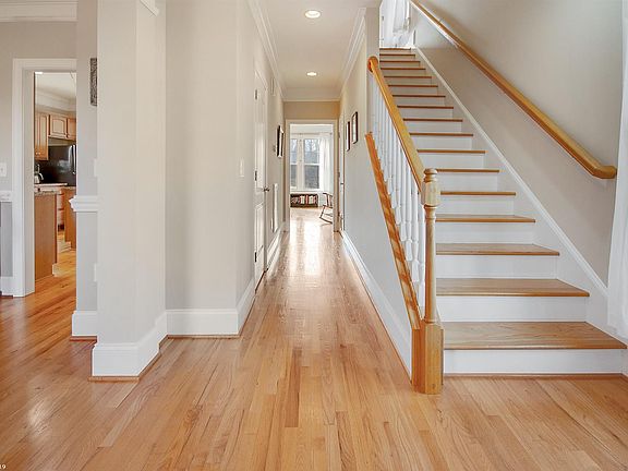 3rd image of 1801 Honeysuckle Dr