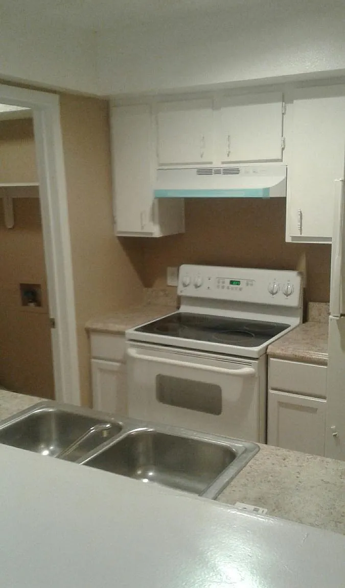 2 bed, 1.5 bath, 959 sqft, $1,050 — Photo 2