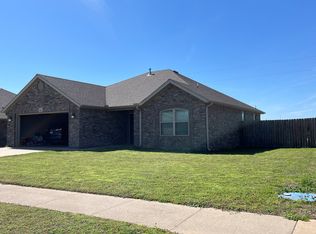 627 White Oak St, Gentry, AR 72734