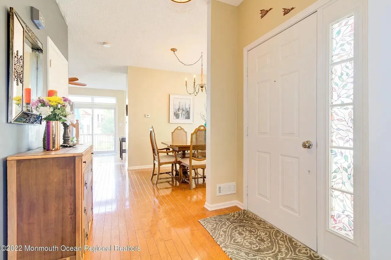 3 bed, 3.5 bath, 1967 sqft, $4,100 — Photo 3