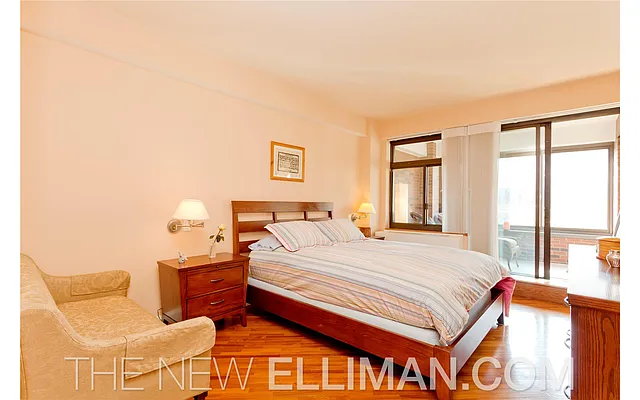 Sold by Douglas Elliman | media 21